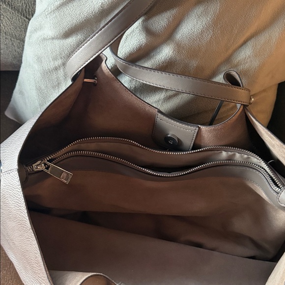 Elegant Taupe Leather Tote Bag - Picture 2 of 3